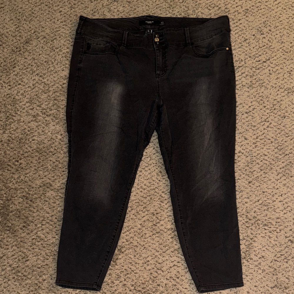 Torrid Dark Wash Cropped Jeans